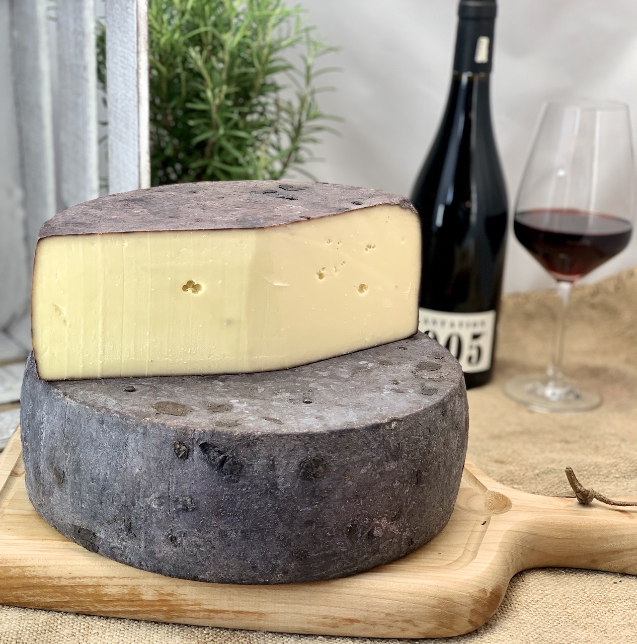 THURGAUER ROTWEINKÄSE - Schweizer Bergkäse mit Bacchus & Blauburgunder