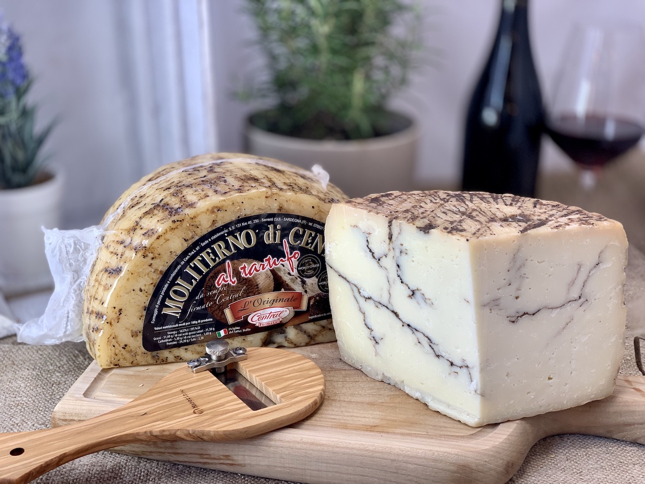 MOLITERNO - Italienischer Pecorino mit schwarzem Trüffel